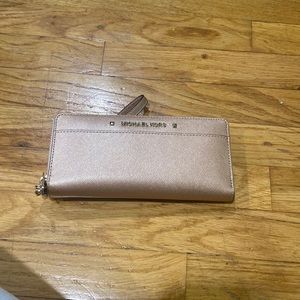 Michael Kors rose gold wristlet